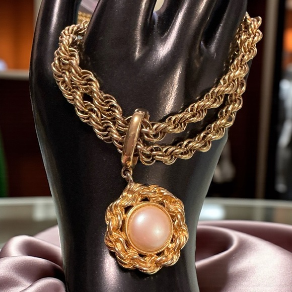 Monet Vintage 80s Gold Tone Twisted Rope Bracelet with Pearl Pendant - Picture 1 of 4